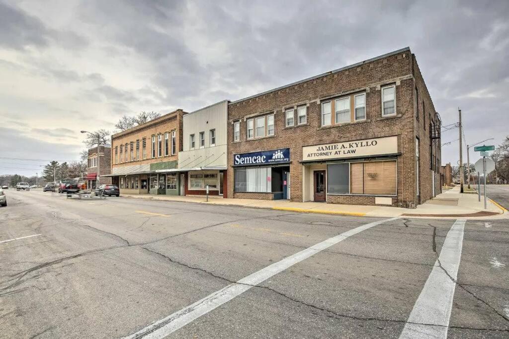 The Pad-Spacious King Apartment On Main Level Albert Lea Exterior photo