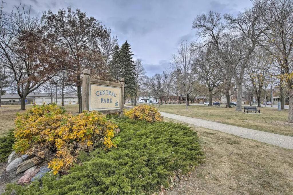 The Pad-Spacious King Apartment On Main Level Albert Lea Exterior photo