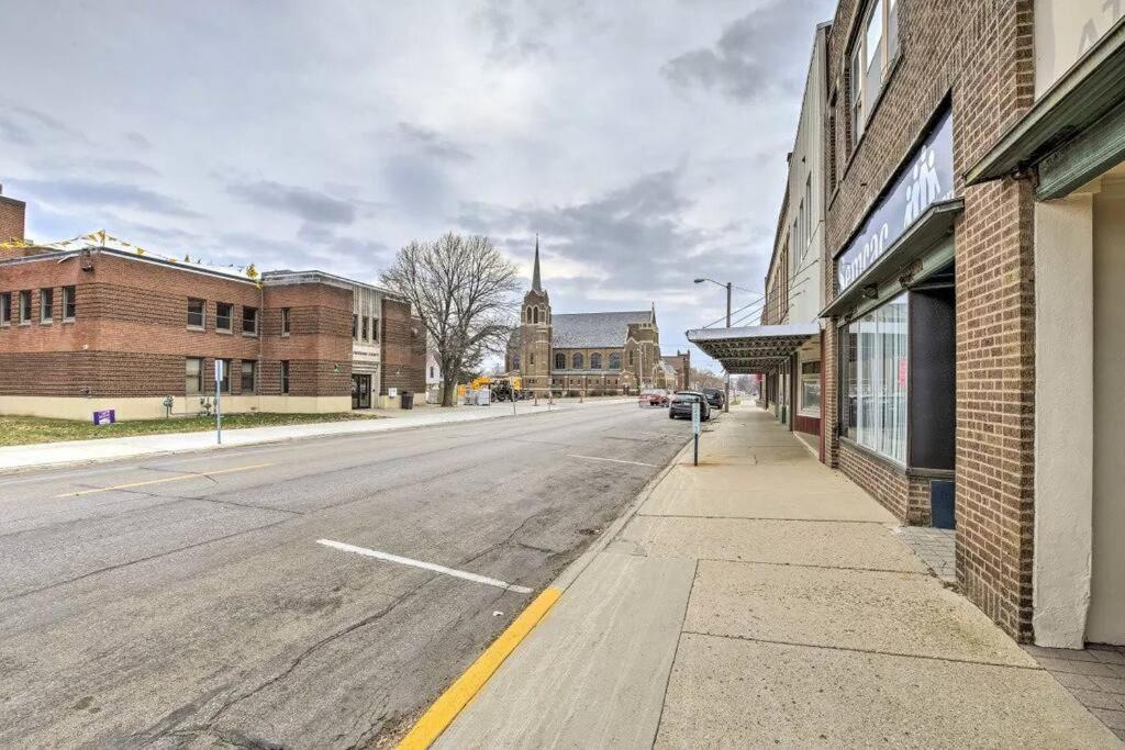 The Pad-Spacious King Apartment On Main Level Albert Lea Exterior photo